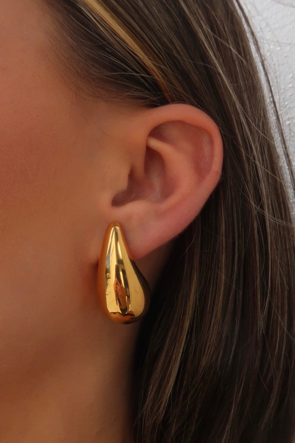 Aurel gold tear drop earrings